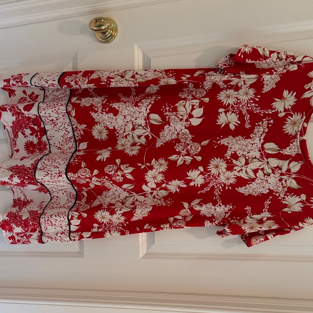 JJILL Womens med petite red w/ white flowers.